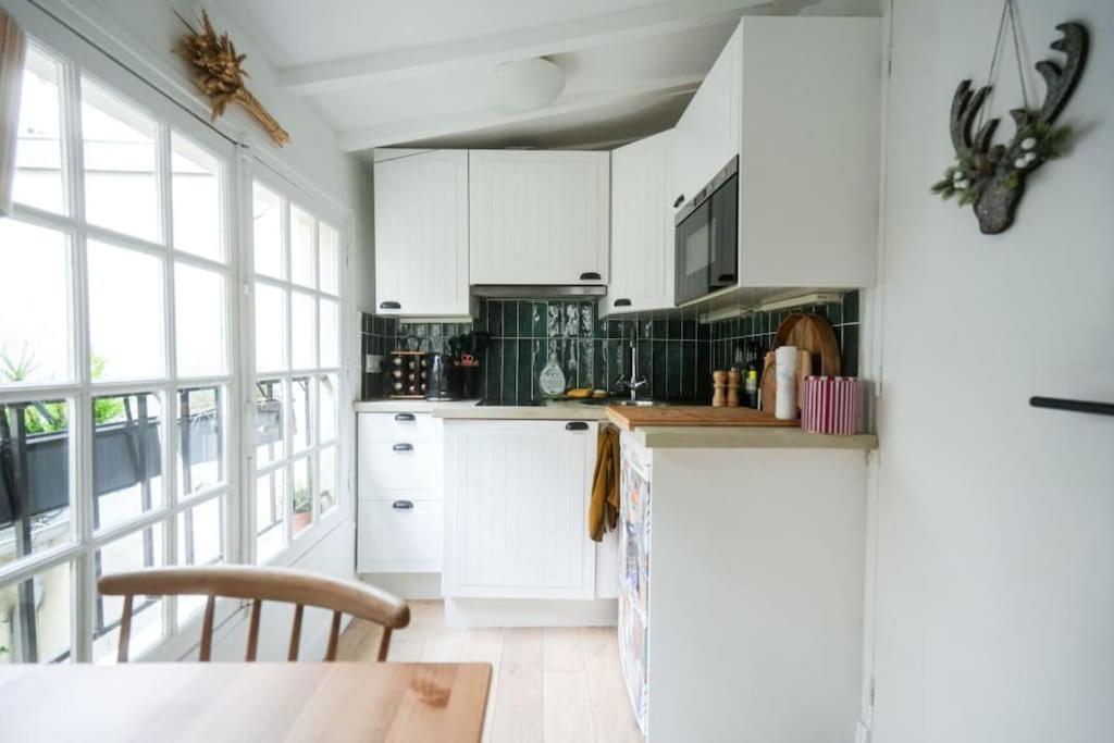 Apartment Exquisite In 3rd Paris